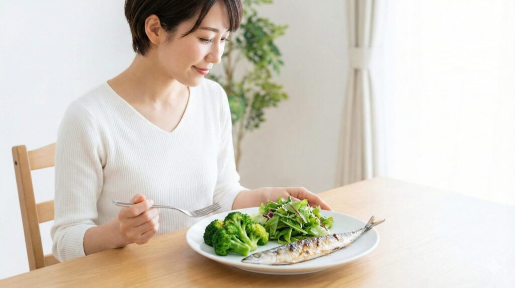 ブロッコリーや緑の野菜を多く含む健康的な食事を摂る日本人、肝臓の代謝機能をサポートするイメージ